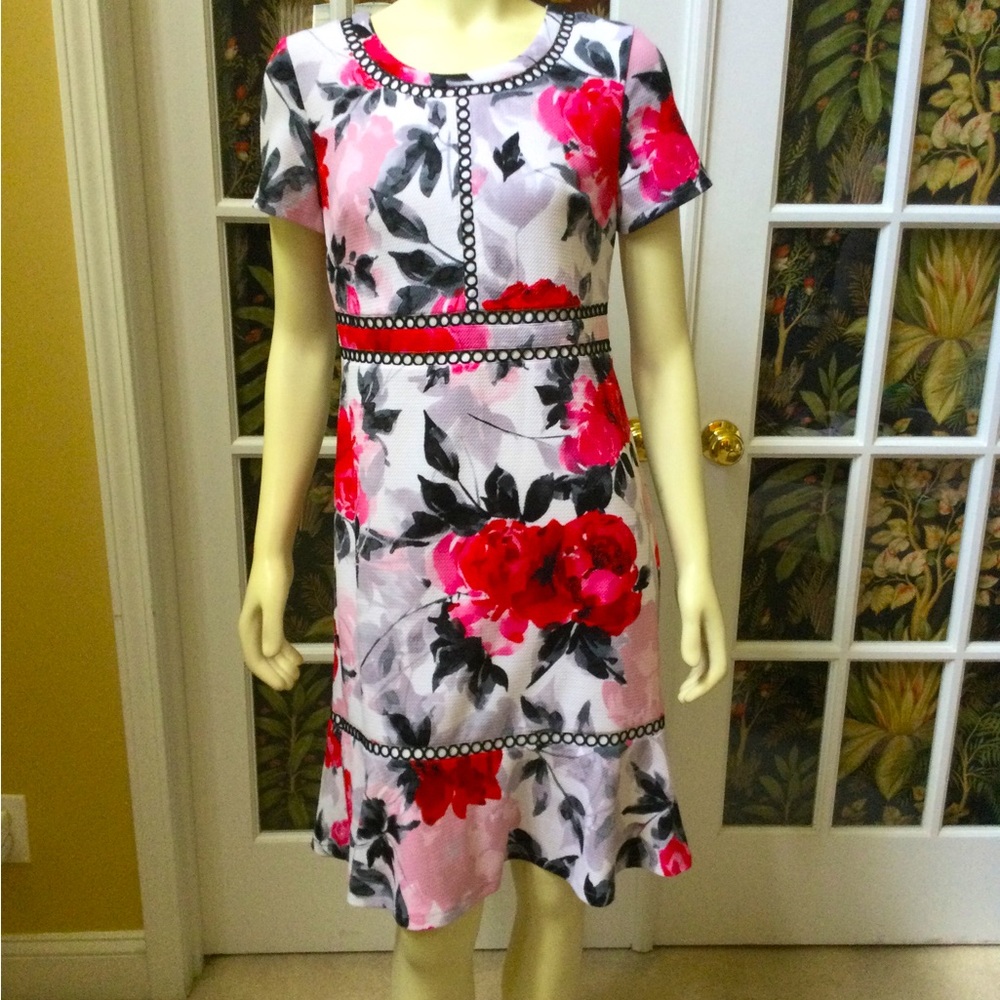 NWT Karl Lagerfeld Paris Womens size 6 Watercolor floral flounce dress